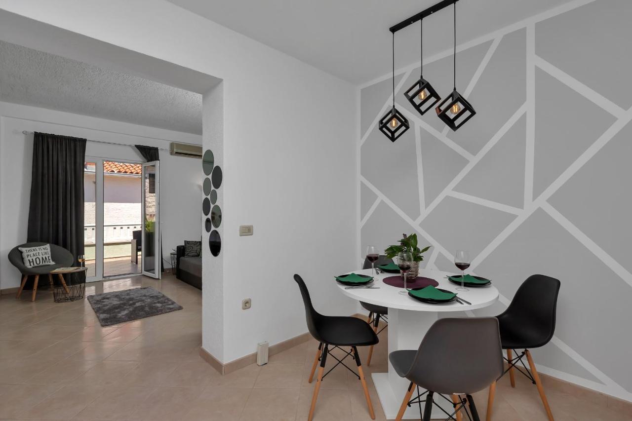 Apartmani Luna Baška Voda エクステリア 写真