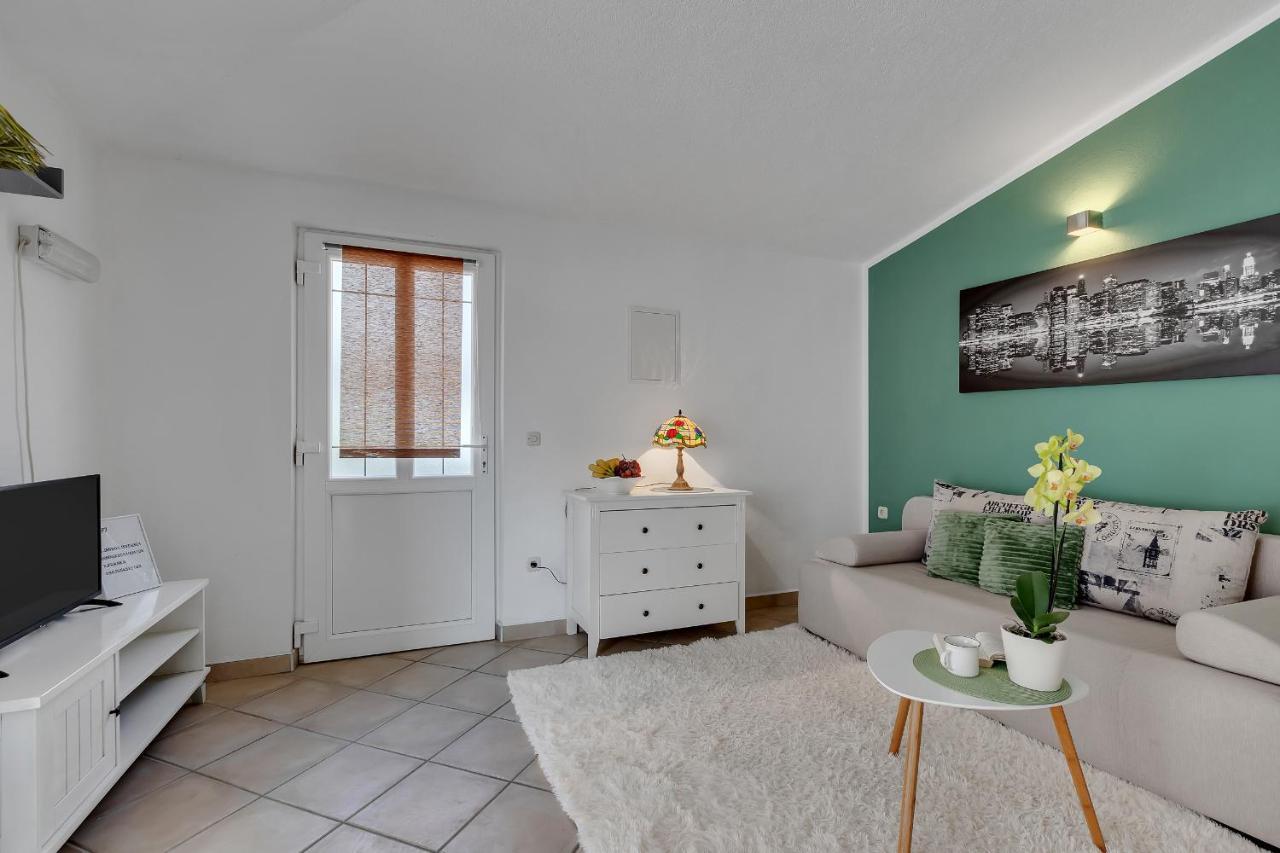 Apartmani Luna Baška Voda エクステリア 写真